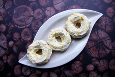 Donuty s citronovou polevou.jpg