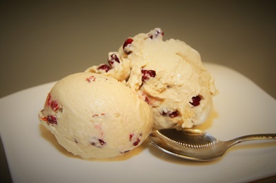 Vanilková zmrzlina s granátovým jablkem
