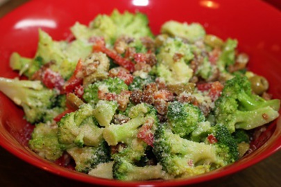 Brokolicovy salat se slaninou mini.jpg