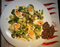 Salat z brokolice varenych vajec a ancovicek.jpg