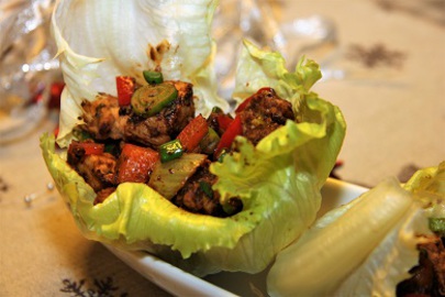 Tacos z listu ledoveho salatu plnene veprovym masem na thajsky zpusob I mini.jpg