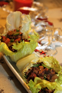 Tacos z listu ledoveho salatu plnene veprovym masem na thajsky zpusob II.jpg