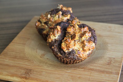 Cokoladovy muffin s pekanovymi orechy mini.jpg